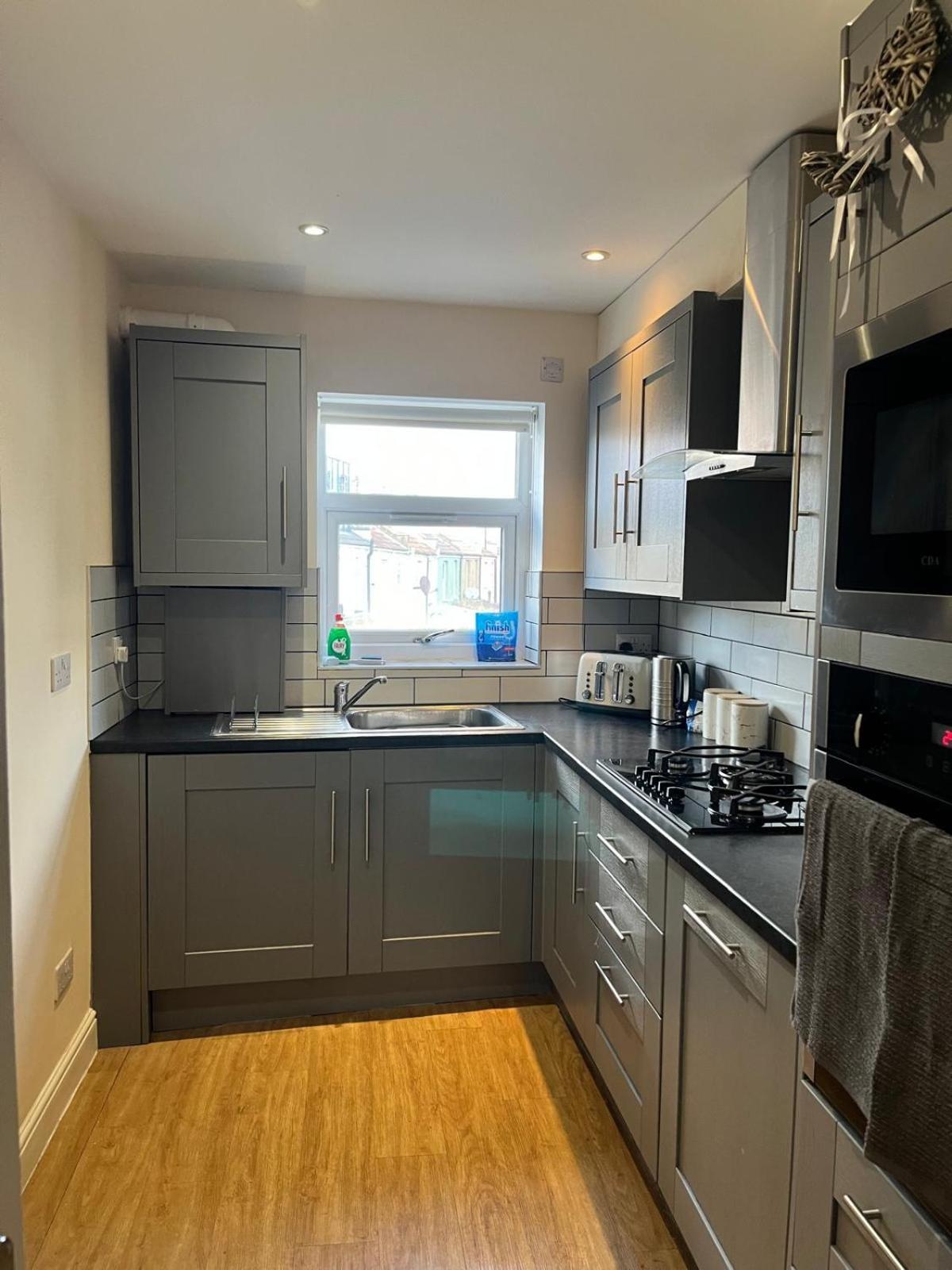 Short Term Lets From £15 Per Person Per Night Daire Bristol Dış mekan fotoğraf